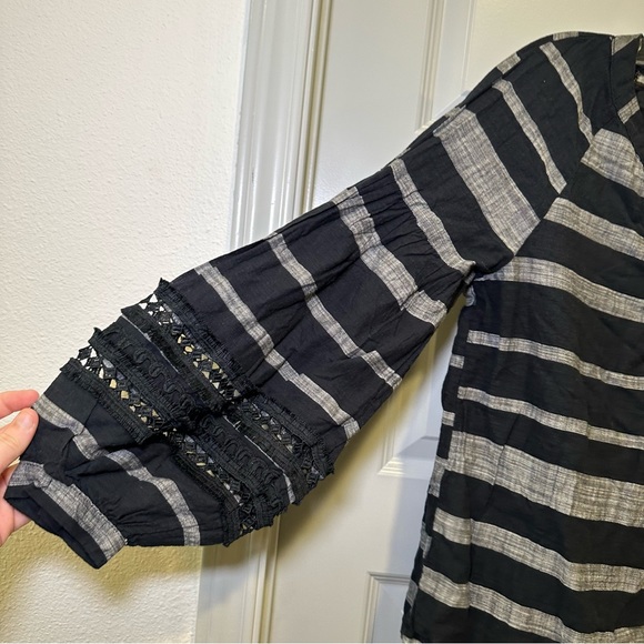 Who What Wear Black/Grey Striped Puff Balloon Sleeve Blouse size XS - Picture 4 of 8